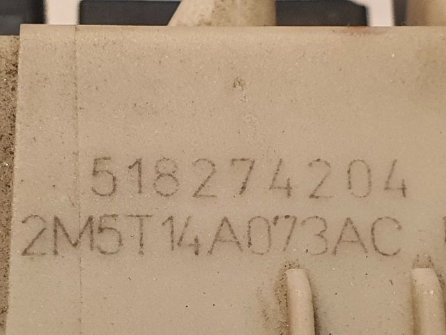 bontott FORD FOCUS I Biztosítéktábla Utastér