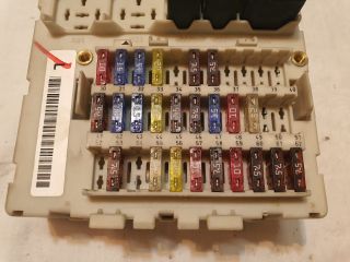 bontott FORD FOCUS I Biztosítéktábla Utastér