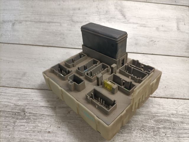 bontott FORD FOCUS I Biztosítéktábla Utastér