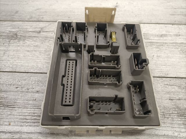 bontott FORD FOCUS I Biztosítéktábla Utastér