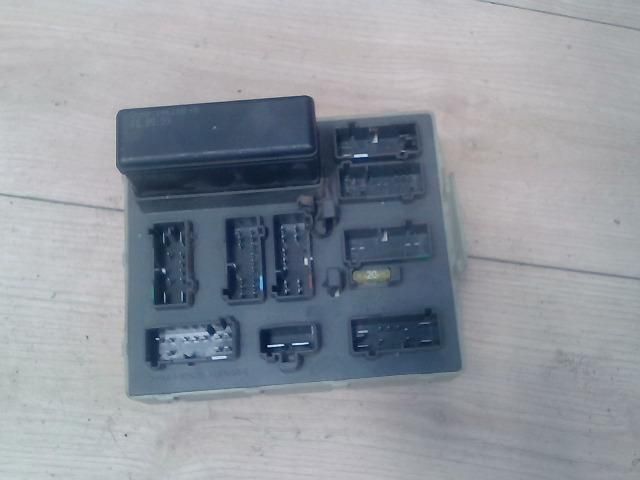 bontott FORD FOCUS I Biztosítéktábla Utastér