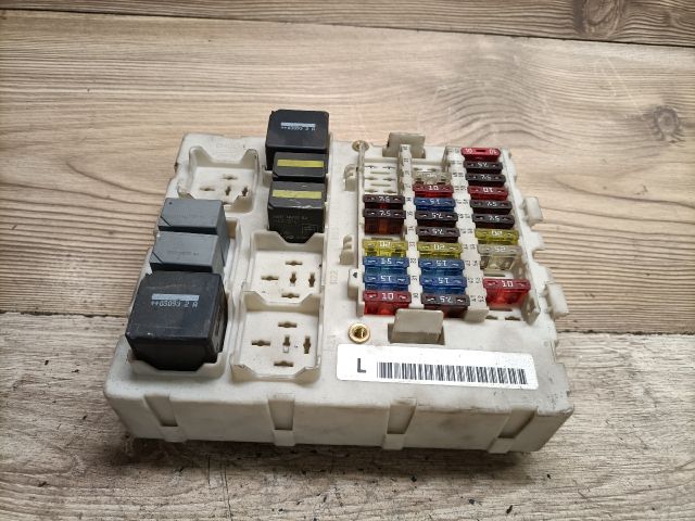 bontott FORD FOCUS I Biztosítéktábla Utastér