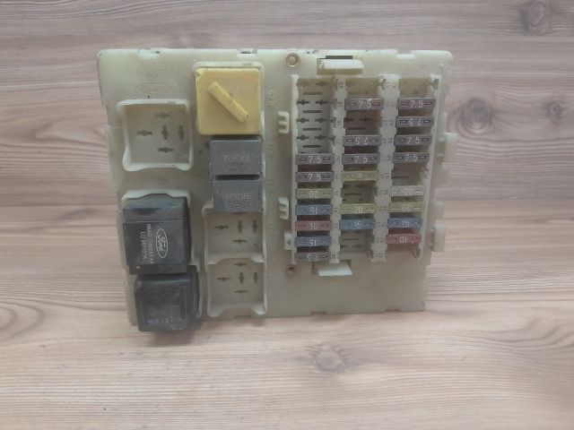 bontott FORD FOCUS I Biztosítéktábla Utastér