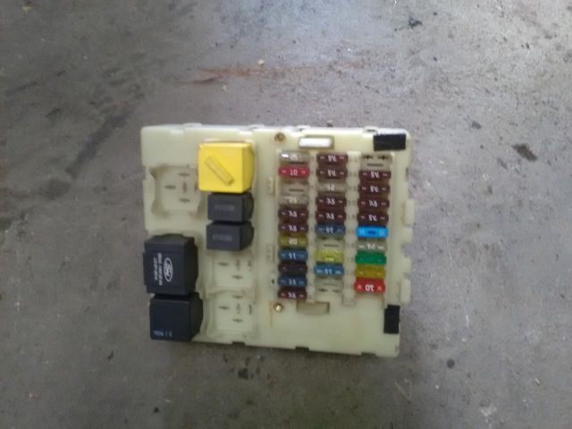 bontott FORD FOCUS I Biztosítéktábla Utastér