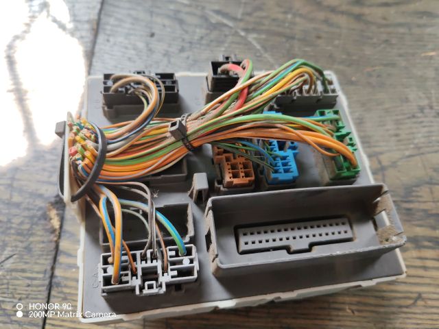 bontott FORD FOCUS I Biztosítéktábla Utastér