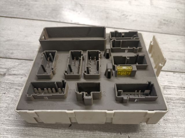 bontott FORD FOCUS I Biztosítéktábla Utastér