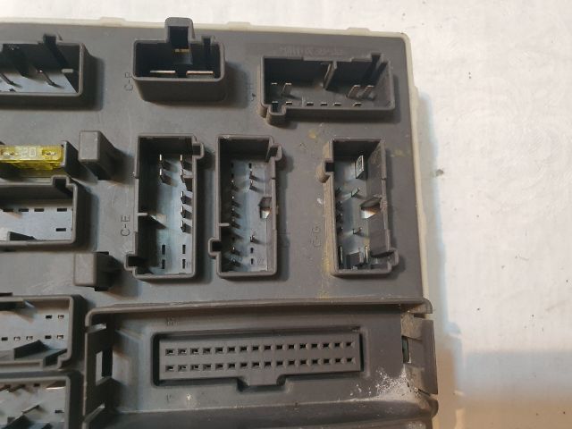 bontott FORD FOCUS I Biztosítéktábla Utastér