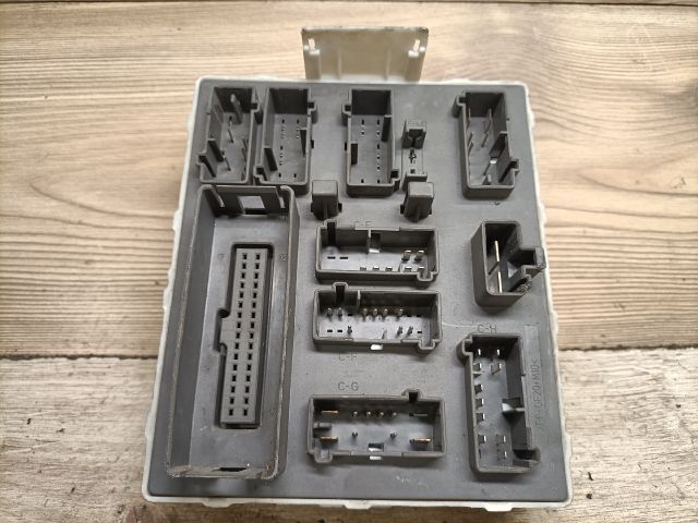 bontott FORD FOCUS I Biztosítéktábla Utastér