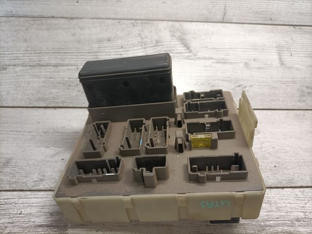 bontott FORD FOCUS I Biztosítéktábla Utastér