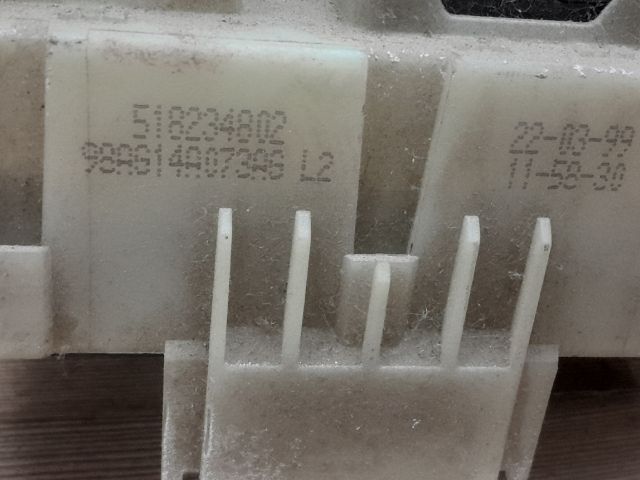 bontott FORD FOCUS I Biztosítéktábla Utastér