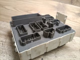 bontott FORD FOCUS I Biztosítéktábla Utastér