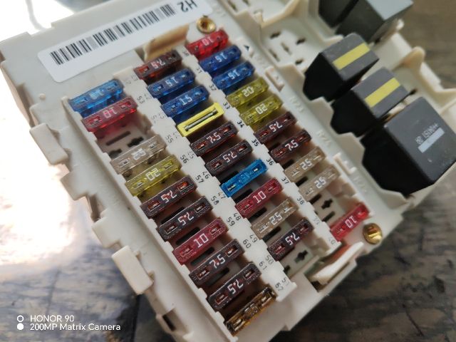 bontott FORD FOCUS I Biztosítéktábla Utastér