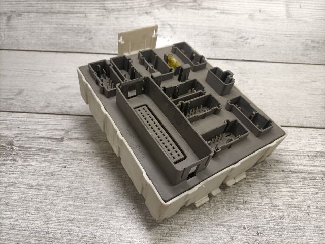 bontott FORD FOCUS I Biztosítéktábla Utastér