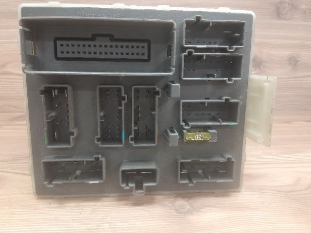 bontott FORD FOCUS I Biztosítéktábla Utastér