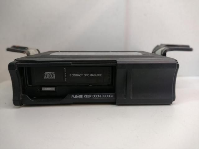 bontott FORD FOCUS I CD / DVD Tár