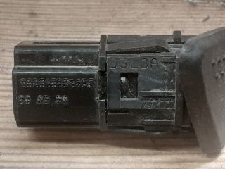 bontott FORD FOCUS I Csomagtér Nyitó Kar / Gomb