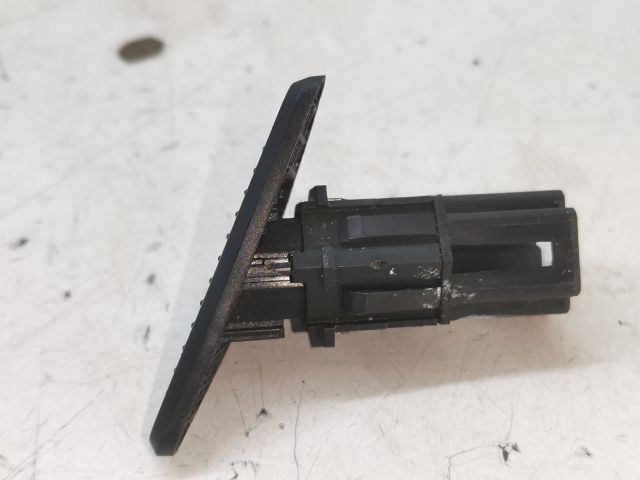 bontott FORD FOCUS I Csomagtér Nyitó Kar / Gomb