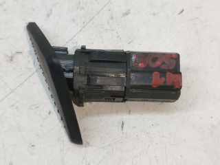 bontott FORD FOCUS I Csomagtér Nyitó Kar / Gomb