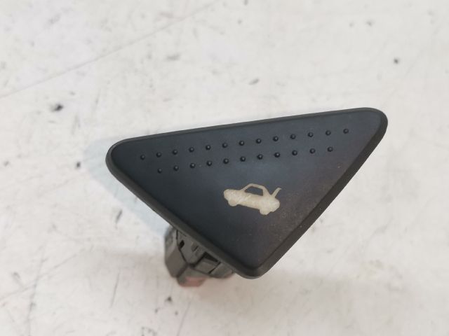 bontott FORD FOCUS I Csomagtér Nyitó Kar / Gomb