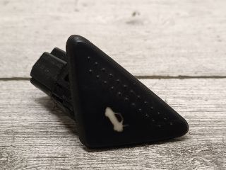 bontott FORD FOCUS I Csomagtér Nyitó Kar / Gomb