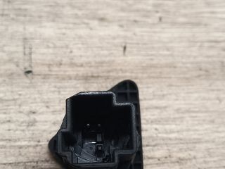 bontott FORD FOCUS I Csomagtér Nyitó Kar / Gomb