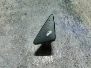 bontott FORD FOCUS I Csomagtér Nyitó Kar / Gomb