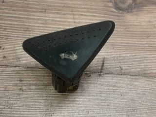 bontott FORD FOCUS I Csomagtér Nyitó Kar / Gomb