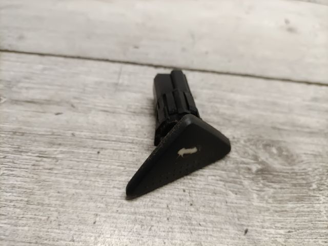 bontott FORD FOCUS I Csomagtér Nyitó Kar / Gomb