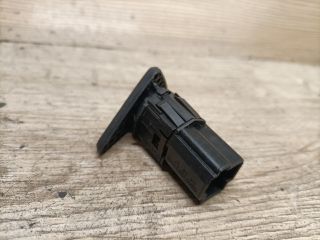 bontott FORD FOCUS I Csomagtér Nyitó Kar / Gomb