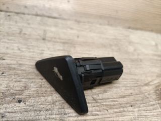 bontott FORD FOCUS I Csomagtér Nyitó Kar / Gomb