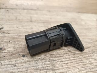 bontott FORD FOCUS I Csomagtér Nyitó Kar / Gomb