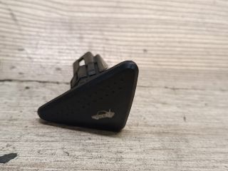 bontott FORD FOCUS I Csomagtér Nyitó Kar / Gomb