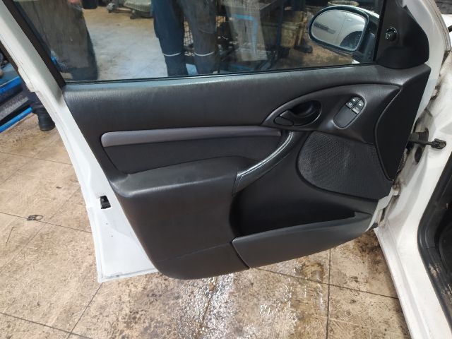 bontott FORD FOCUS I Csomagtér Nyitó Kar / Gomb