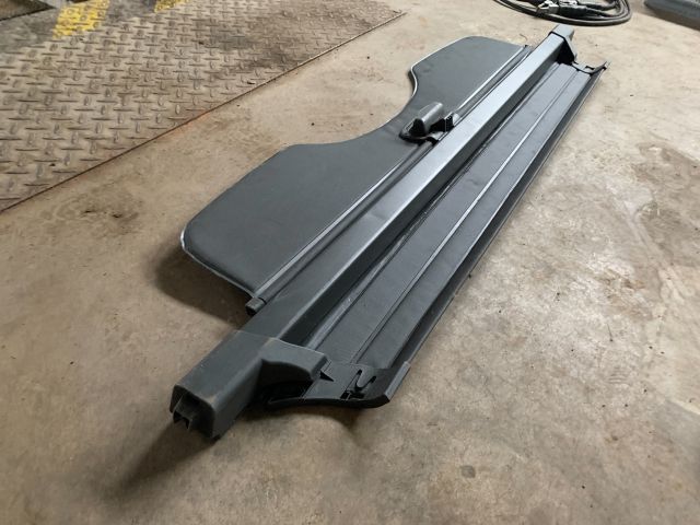 bontott FORD FOCUS I Csomagtér Roló