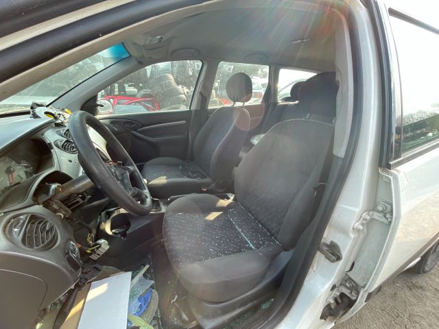 bontott FORD FOCUS I Csomagtérajtó Burkolat Alsó