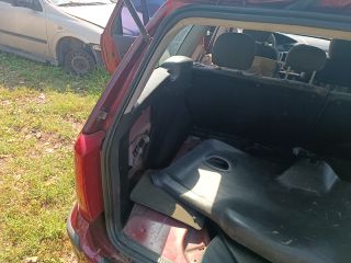 bontott FORD FOCUS I Csomagtérajtó Gumikéder