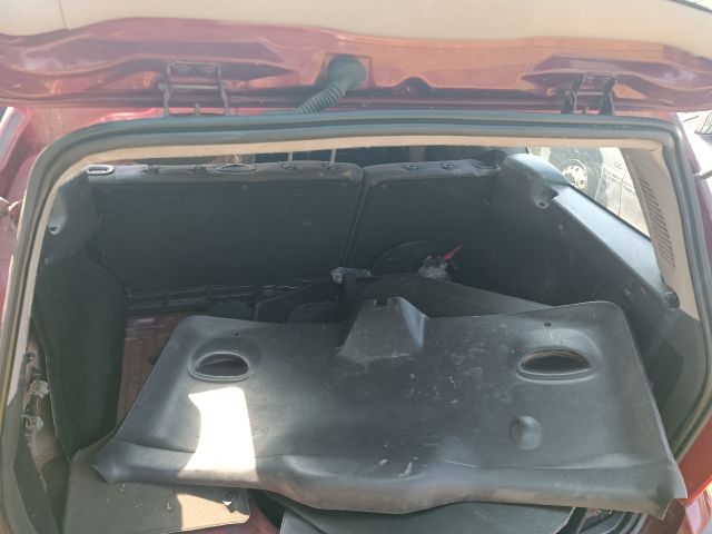 bontott FORD FOCUS I Csomagtérajtó Gumikéder