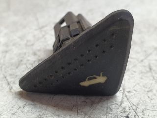 bontott FORD FOCUS I Csomagtérajtó Kapcsoló