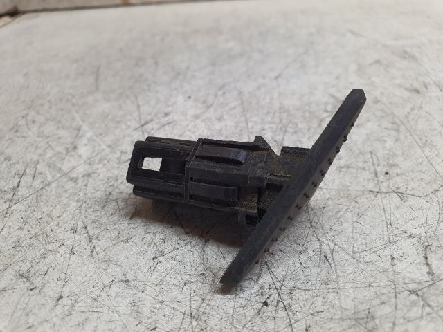 bontott FORD FOCUS I Csomagtérajtó Kapcsoló