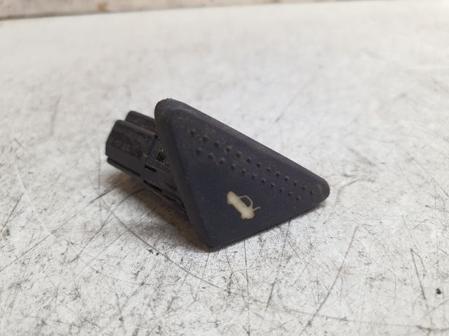 bontott FORD FOCUS I Csomagtérajtó Kapcsoló