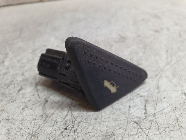 bontott FORD FOCUS I Csomagtérajtó Kapcsoló