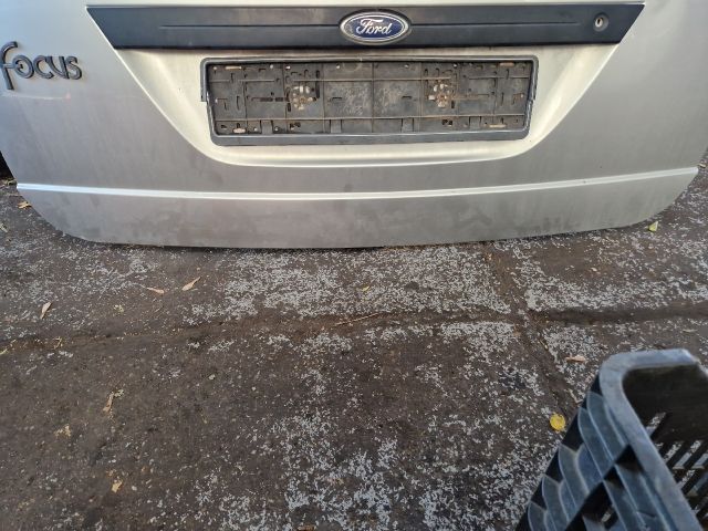 bontott FORD FOCUS I Csomagtérajtó (Részeivel)
