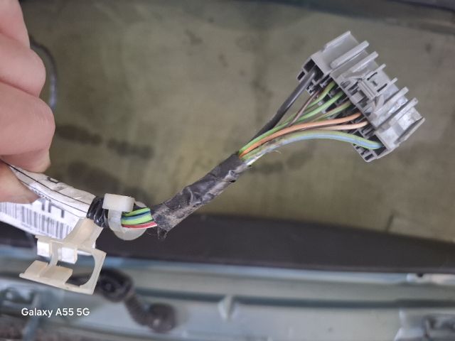 bontott FORD FOCUS I Csomagtérajtó (Részeivel)