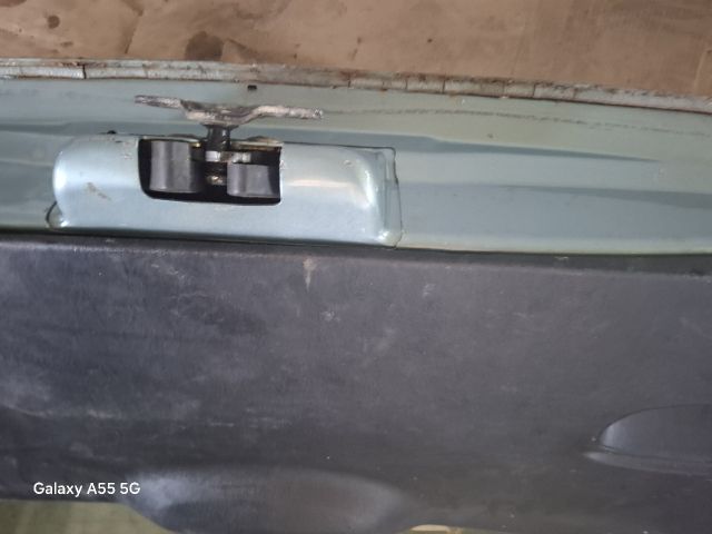 bontott FORD FOCUS I Csomagtérajtó (Részeivel)