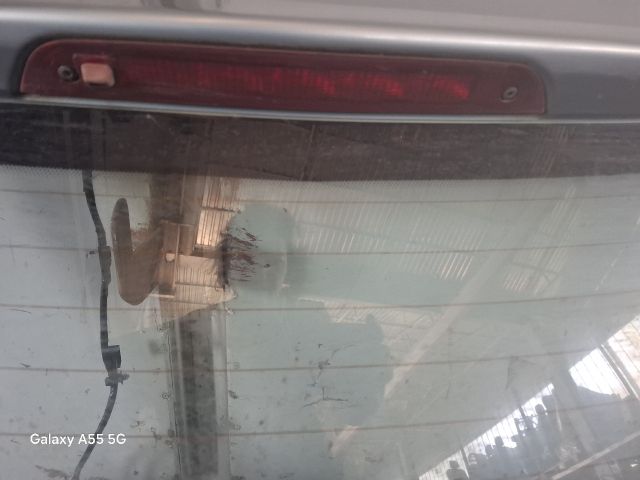 bontott FORD FOCUS I Csomagtérajtó (Részeivel)