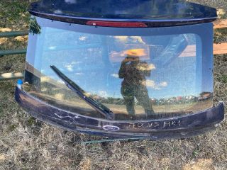 bontott FORD FOCUS I Csomagtérajtó (Részeivel)