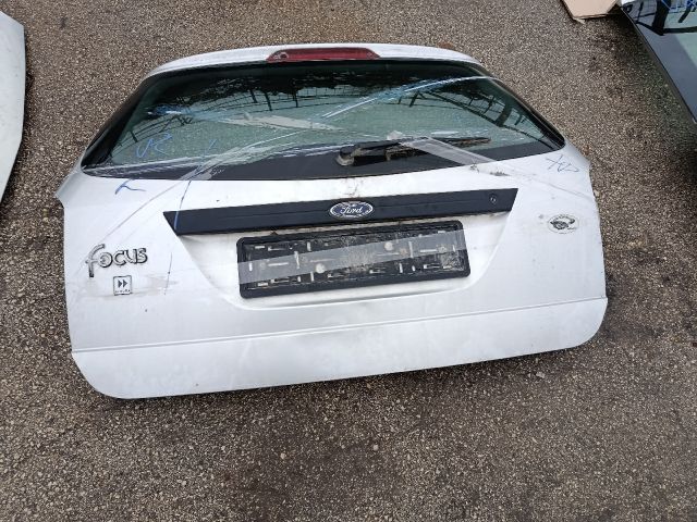 bontott FORD FOCUS I Csomagtérajtó (Részeivel)