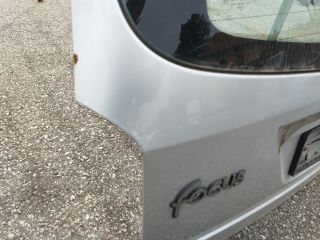 bontott FORD FOCUS I Csomagtérajtó (Részeivel)