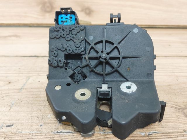 bontott FORD FOCUS I Csomagtérajtó Zárszerkezet