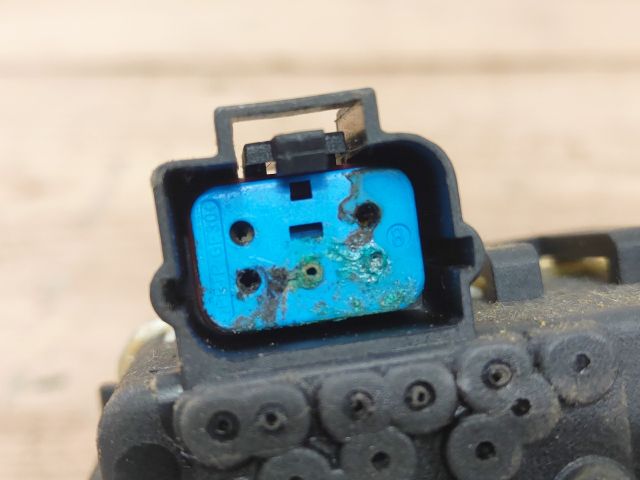 bontott FORD FOCUS I Csomagtérajtó Zárszerkezet